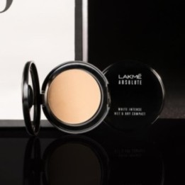 Lakme Absolute White Intense Wet & Dry Compact - Almond Honey