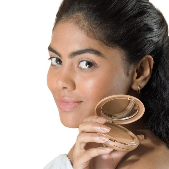 Mamaearth Glow Full Coverage Compact for All Skin Types SPF 30 for Up
