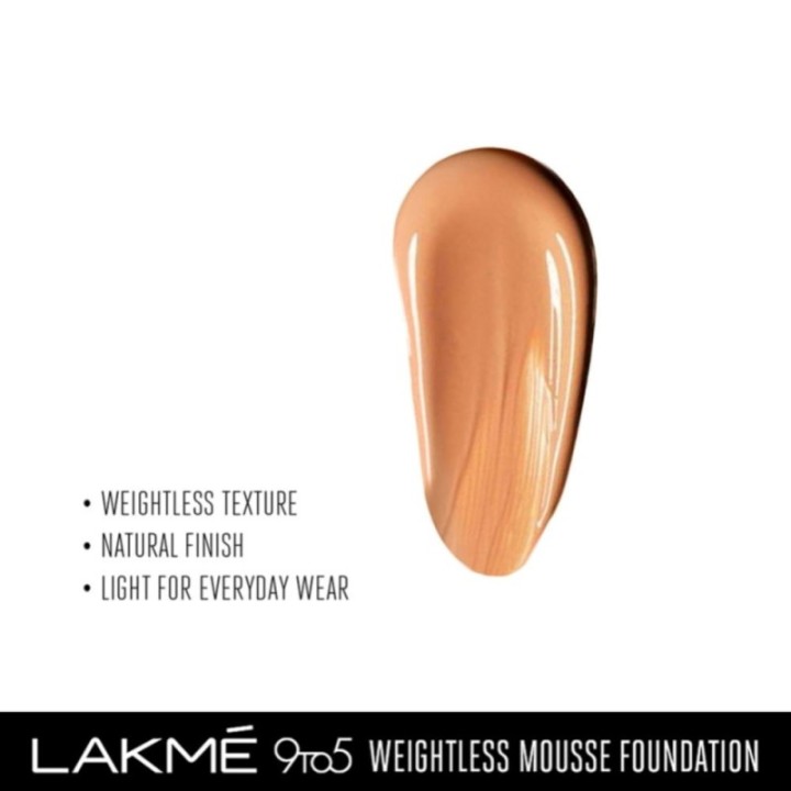 Lakmé 9 to 5 Weightless Mousse Foundation, Beige Vanilla, Matte