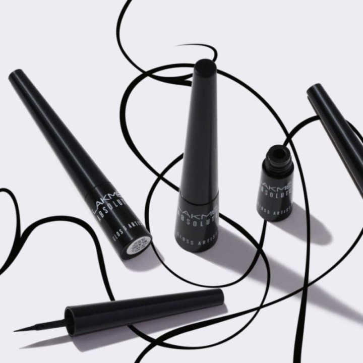 Lakmé Absolute Gloss Artist Liquid Eye Liner, Black, Smudge Proof